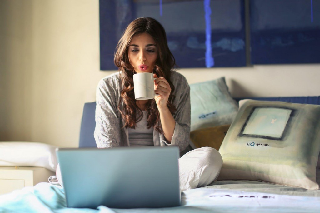 Advantages and Disadvantages of Allowing Employees to Work Remotely