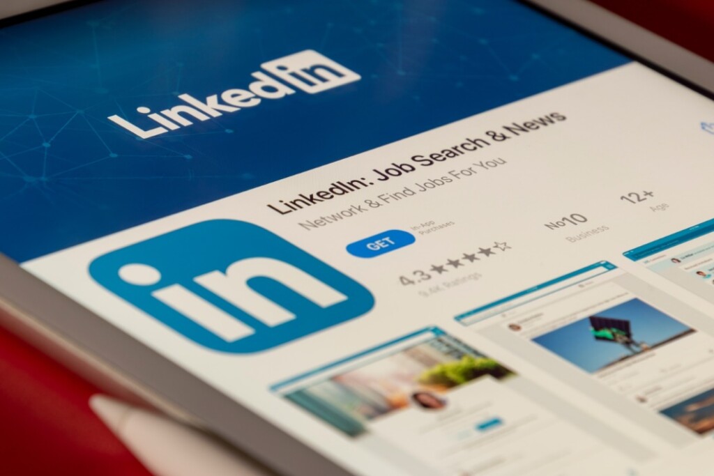 The Role of HR Professionals in Managing Company LinkedIn Profiles