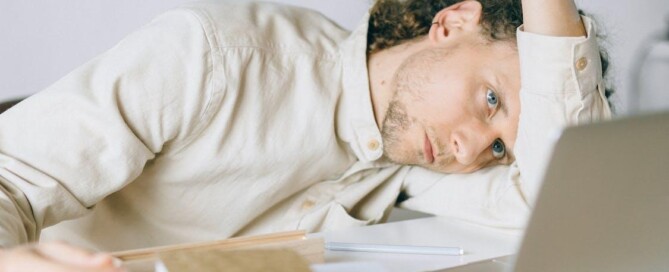 Mental health benefits of 4-day work weeks