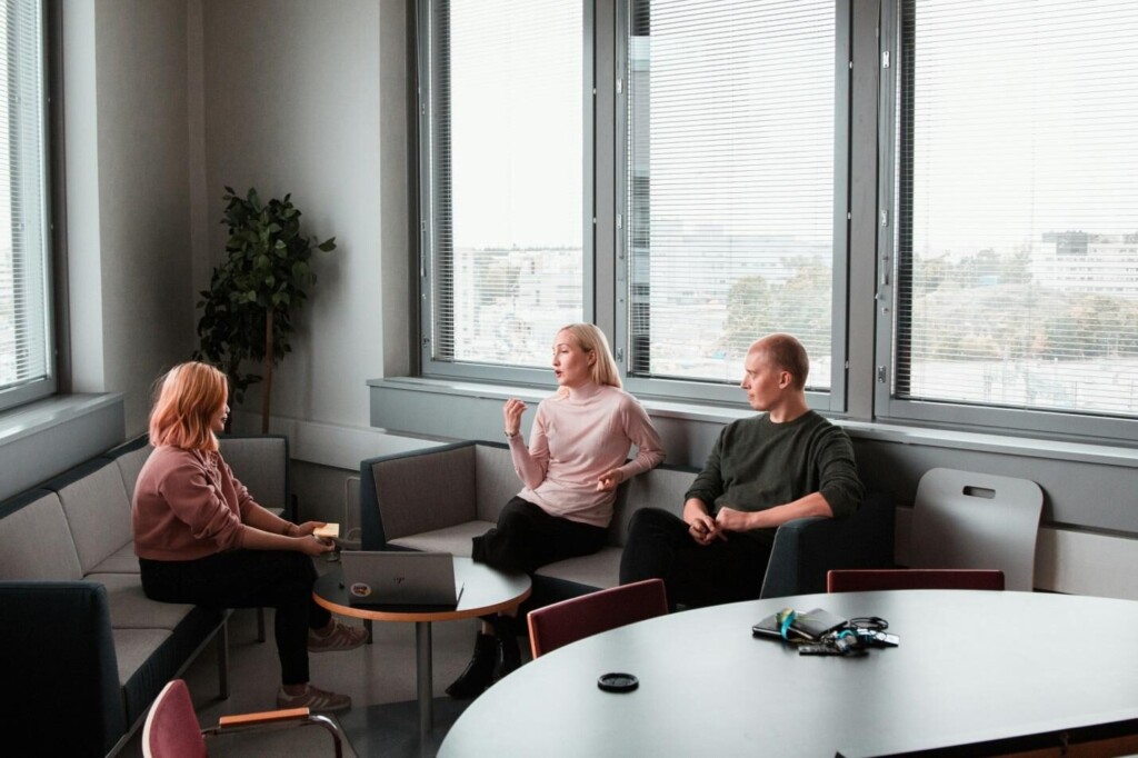 From Management to Motivation: Creating a Culture of Engagement and Success in the Fashion Industry