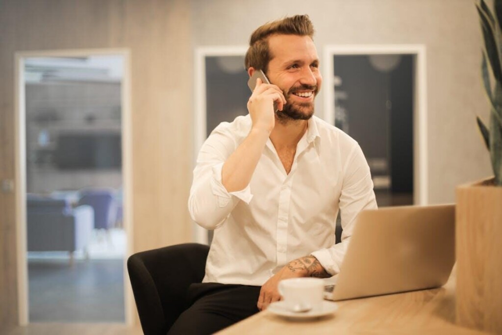 7 Ways to Foster Cross-Department Collaboration in Hybrid Work Settings