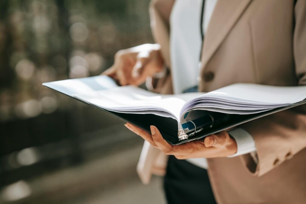 The Power of Transparent Compensation Structures in Building Trust