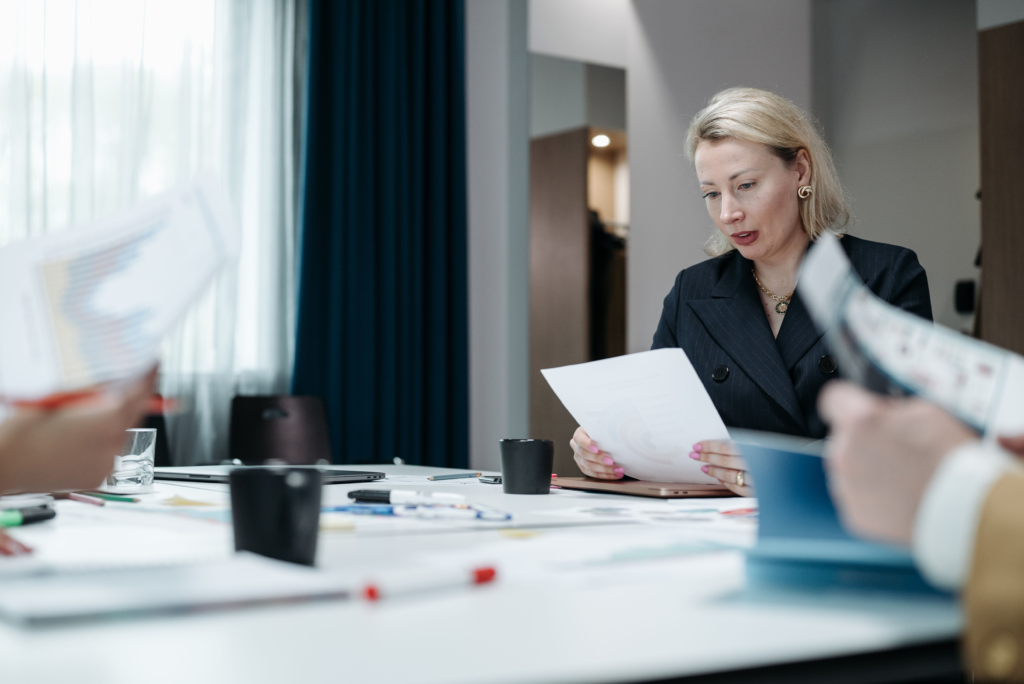 HR leaders discussing workplace strategy and uncertainty