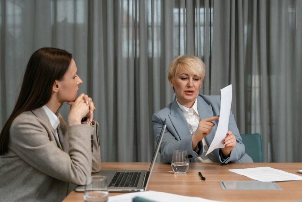 Employee Performance Reviews: Best Practices for Small and Mid-Sized Businesses